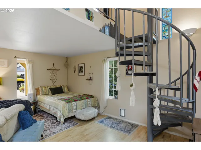 Living Room-Vaulted Ceilings