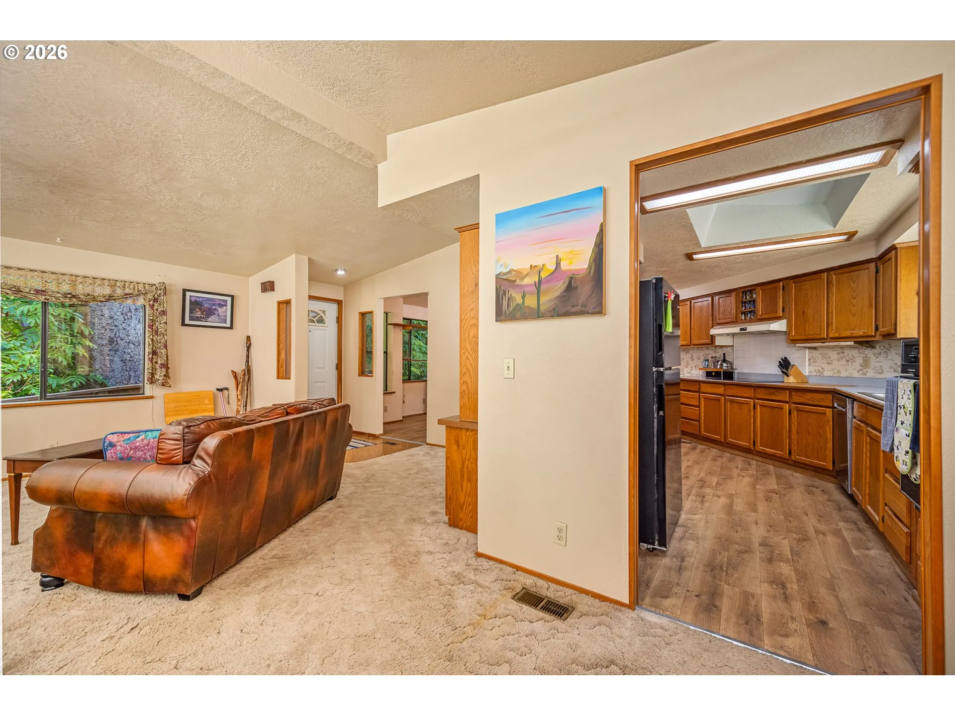 Living Room/Entrance
