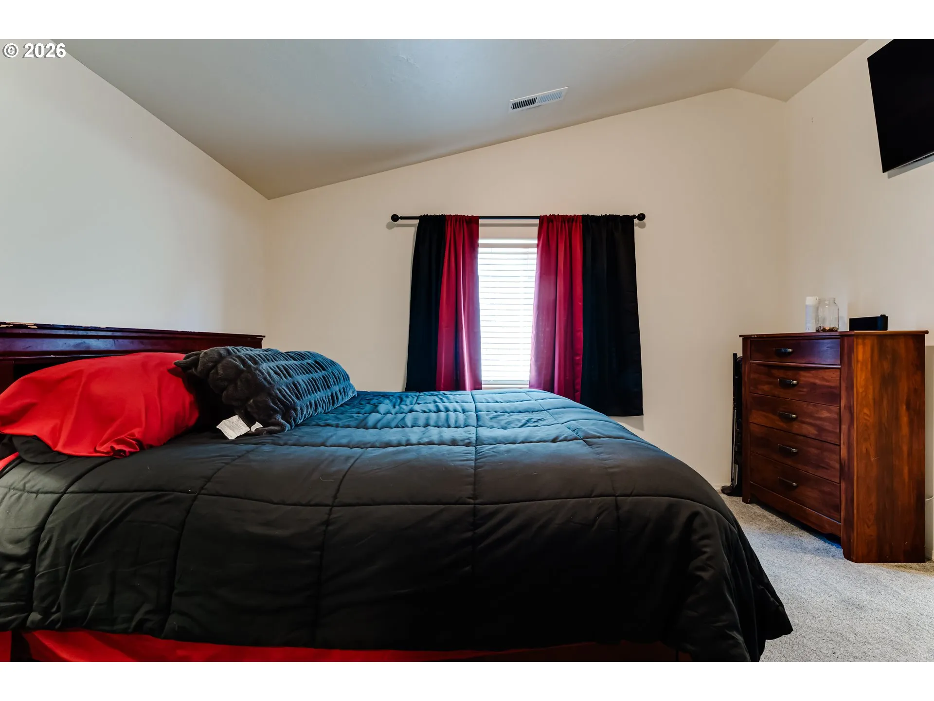 Bedroom, Primary-Vaulted Ceilings