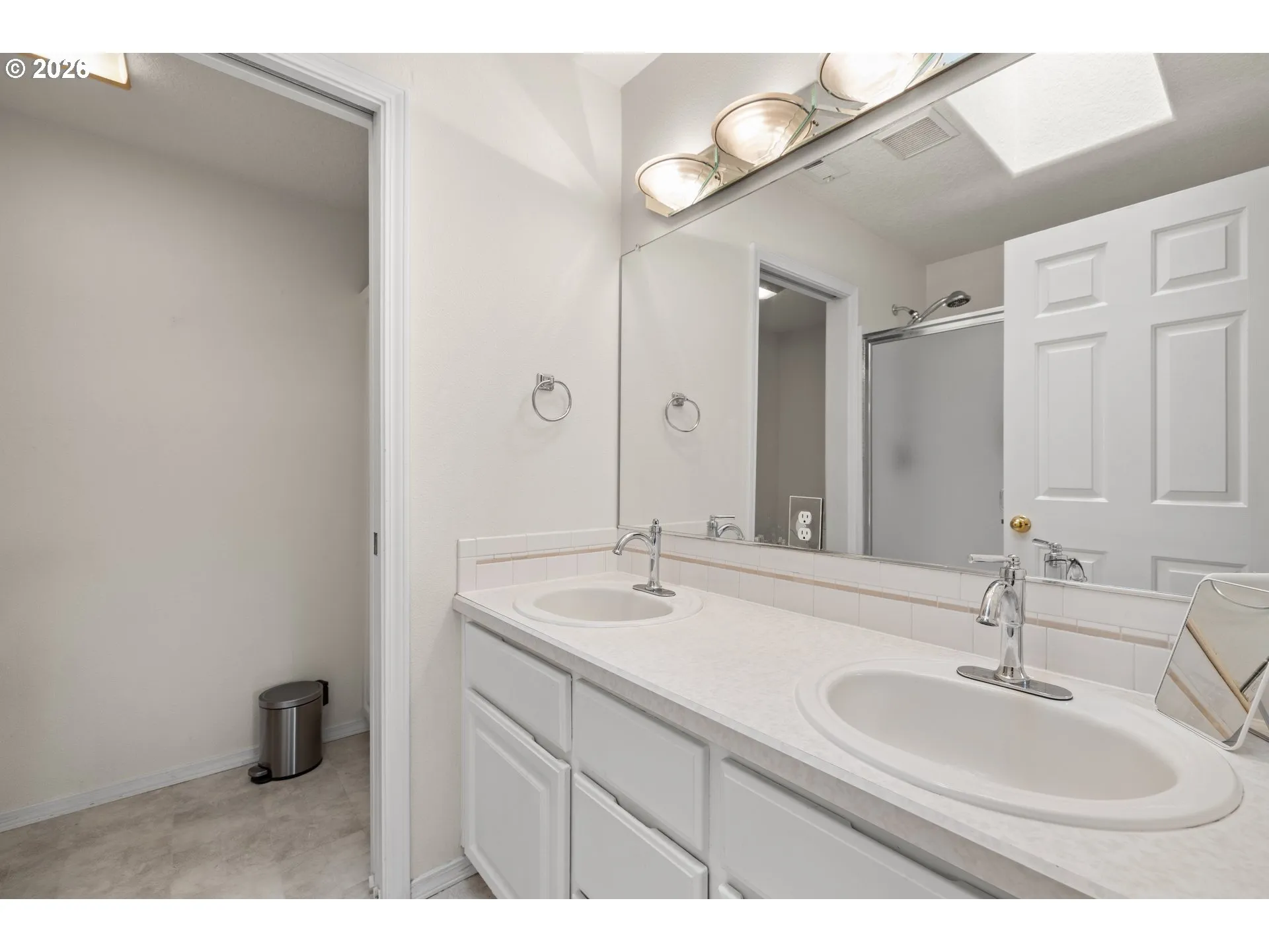 Bedroom-Full Bathroom