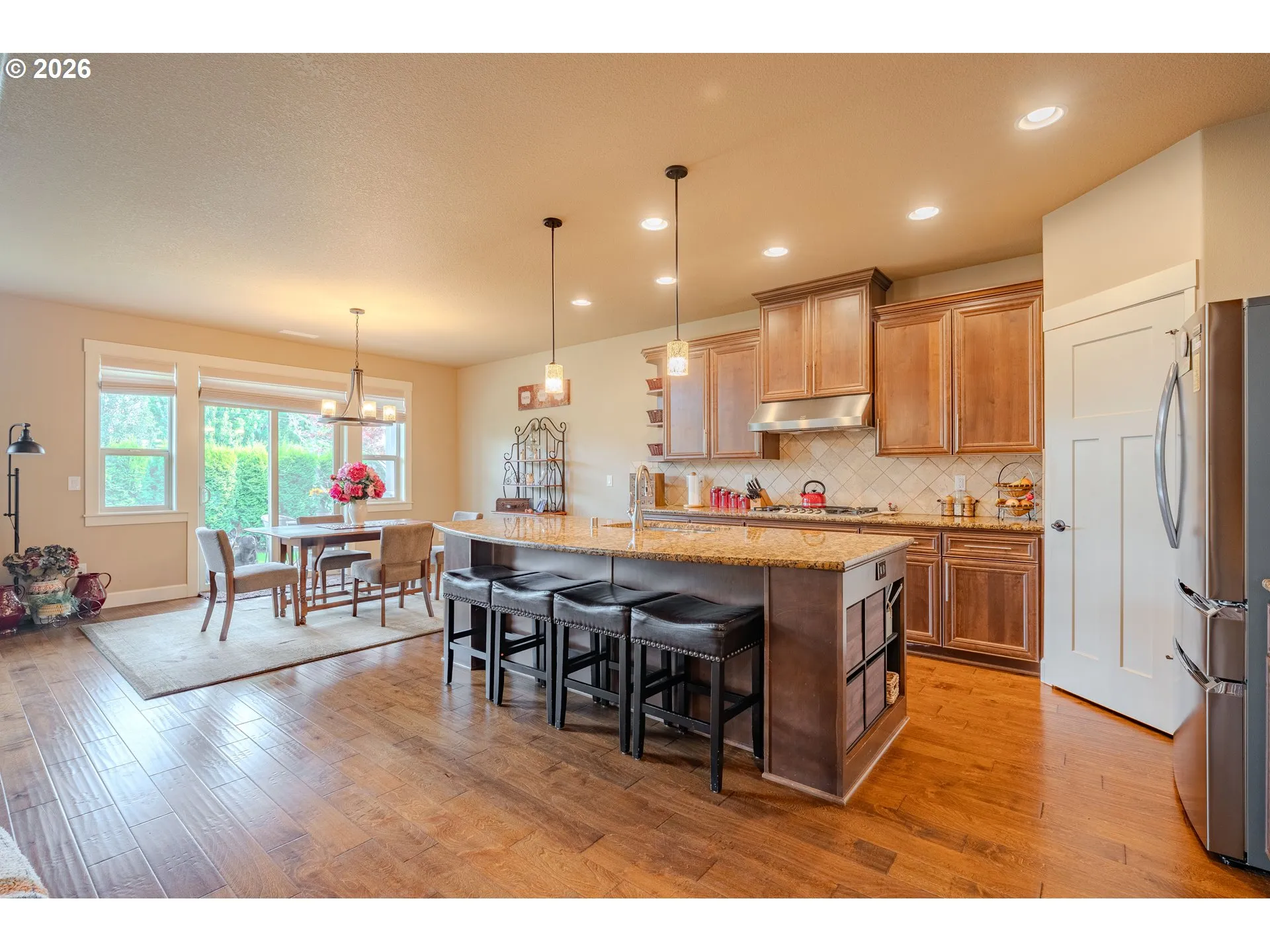 Kitchen-Breakfast Bar