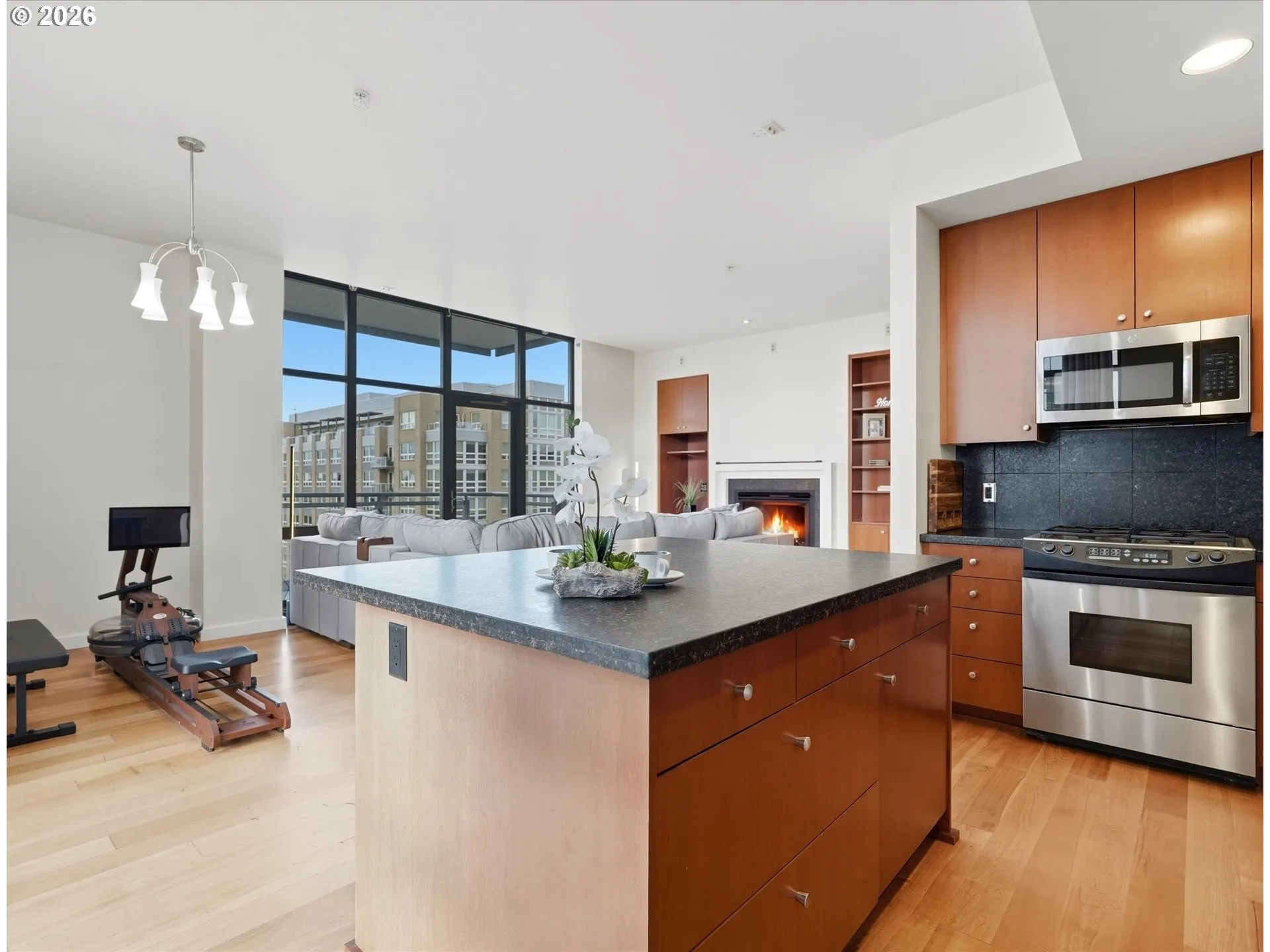 Kitchen/Dining Room-Island