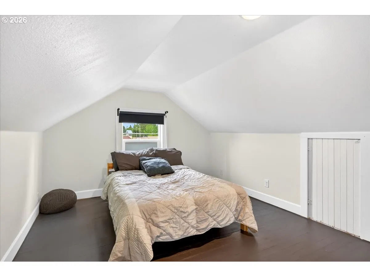 Bedroom-Upper