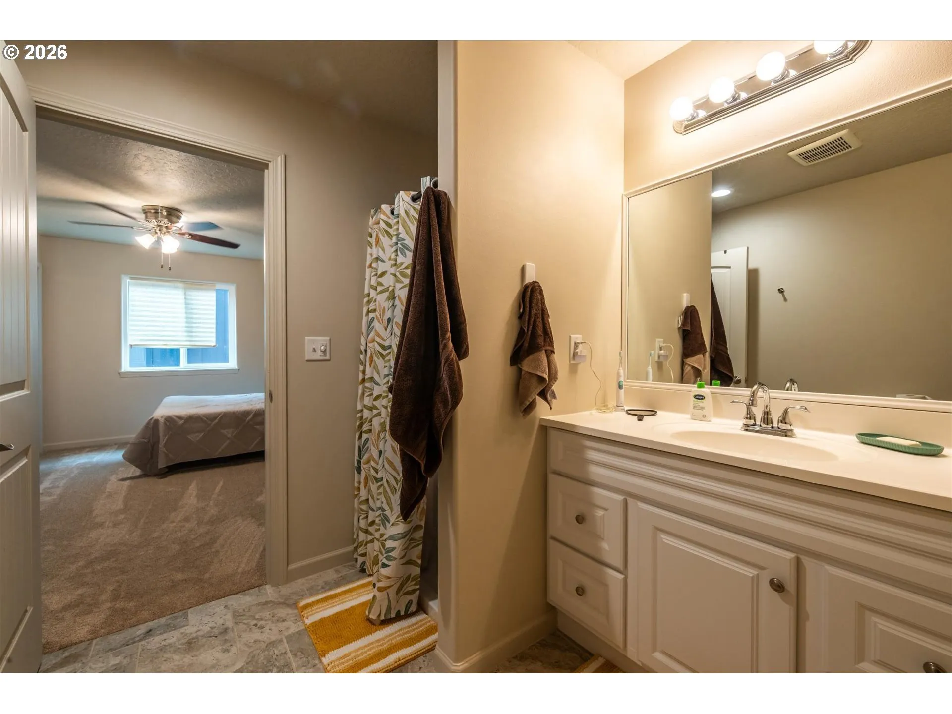 Bathroom, Attached-Upper