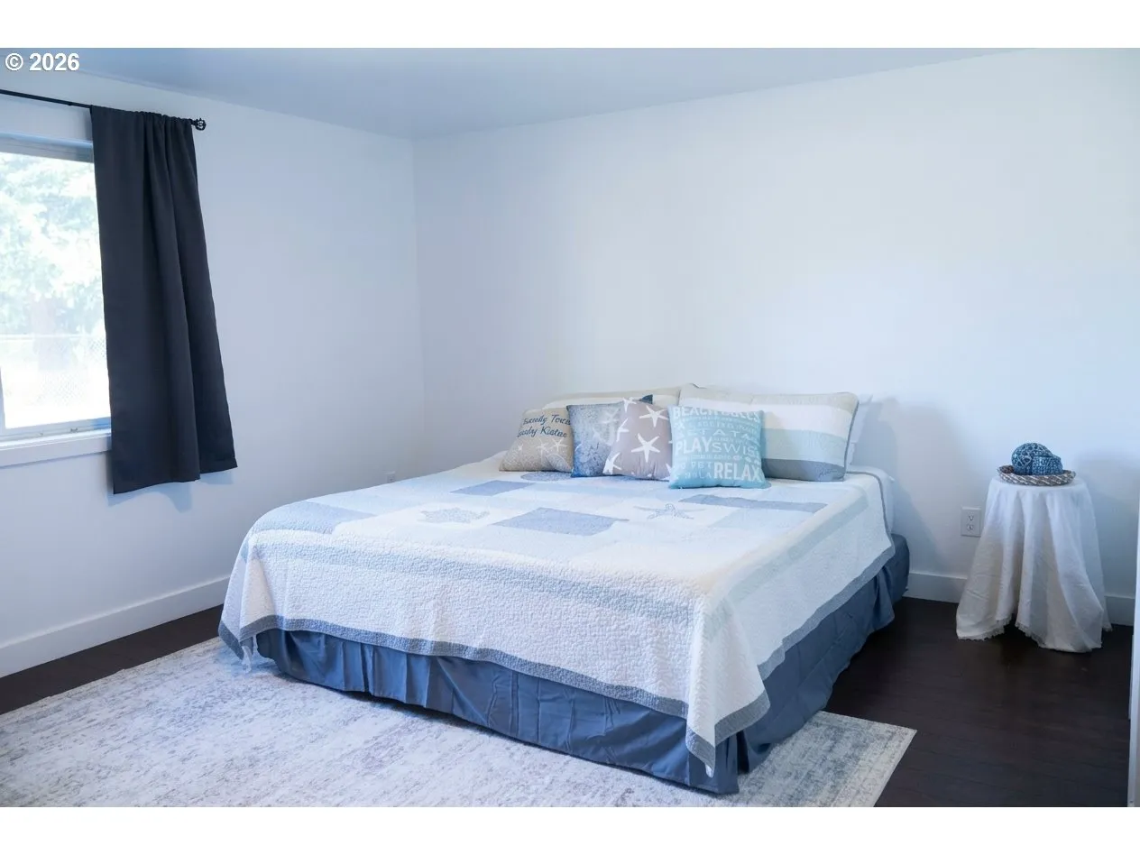 Bedroom, Primary