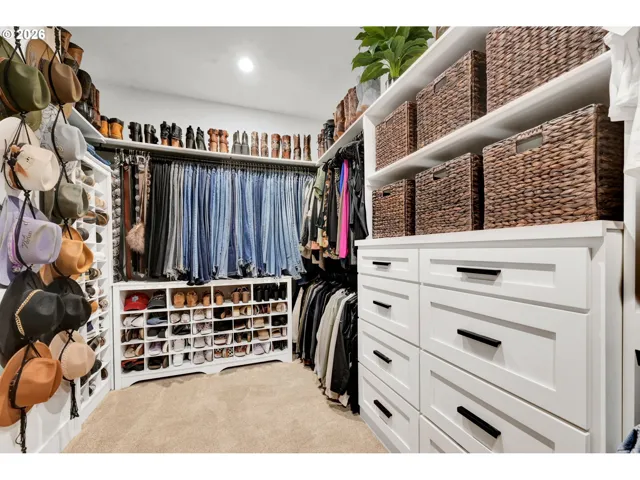 Bathroom, Attached-Walk-In Closet