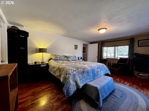 Primary Bedroom-Main