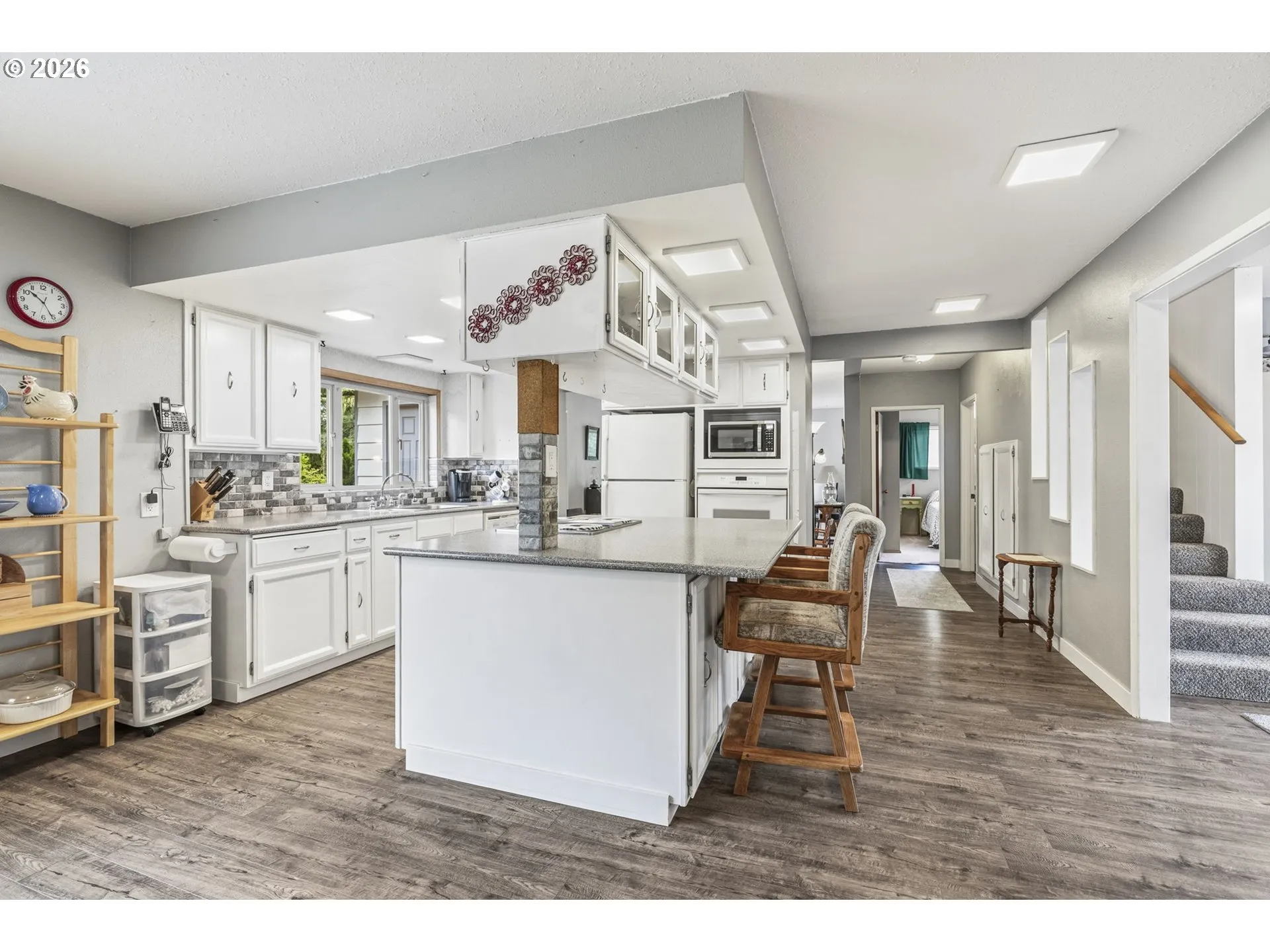 Kitchen-Breakfast Bar
