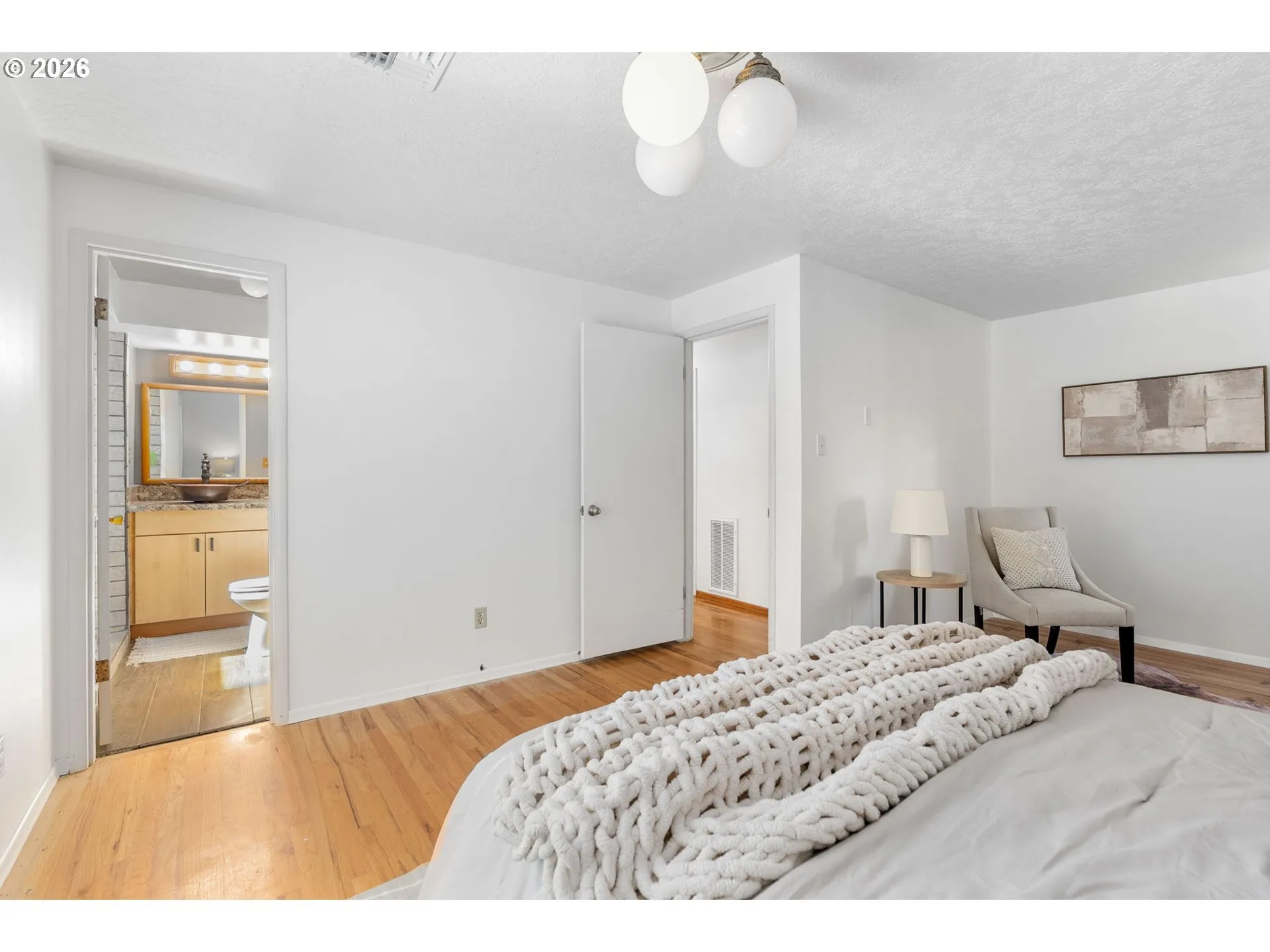 Bedroom, Owner's Suite-Main