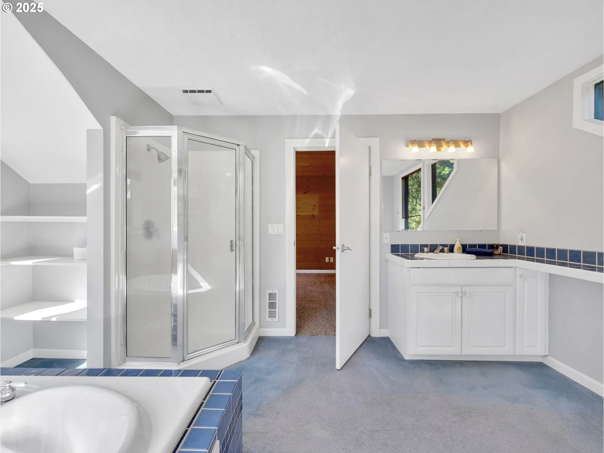 Bathroom, Attached-Upper