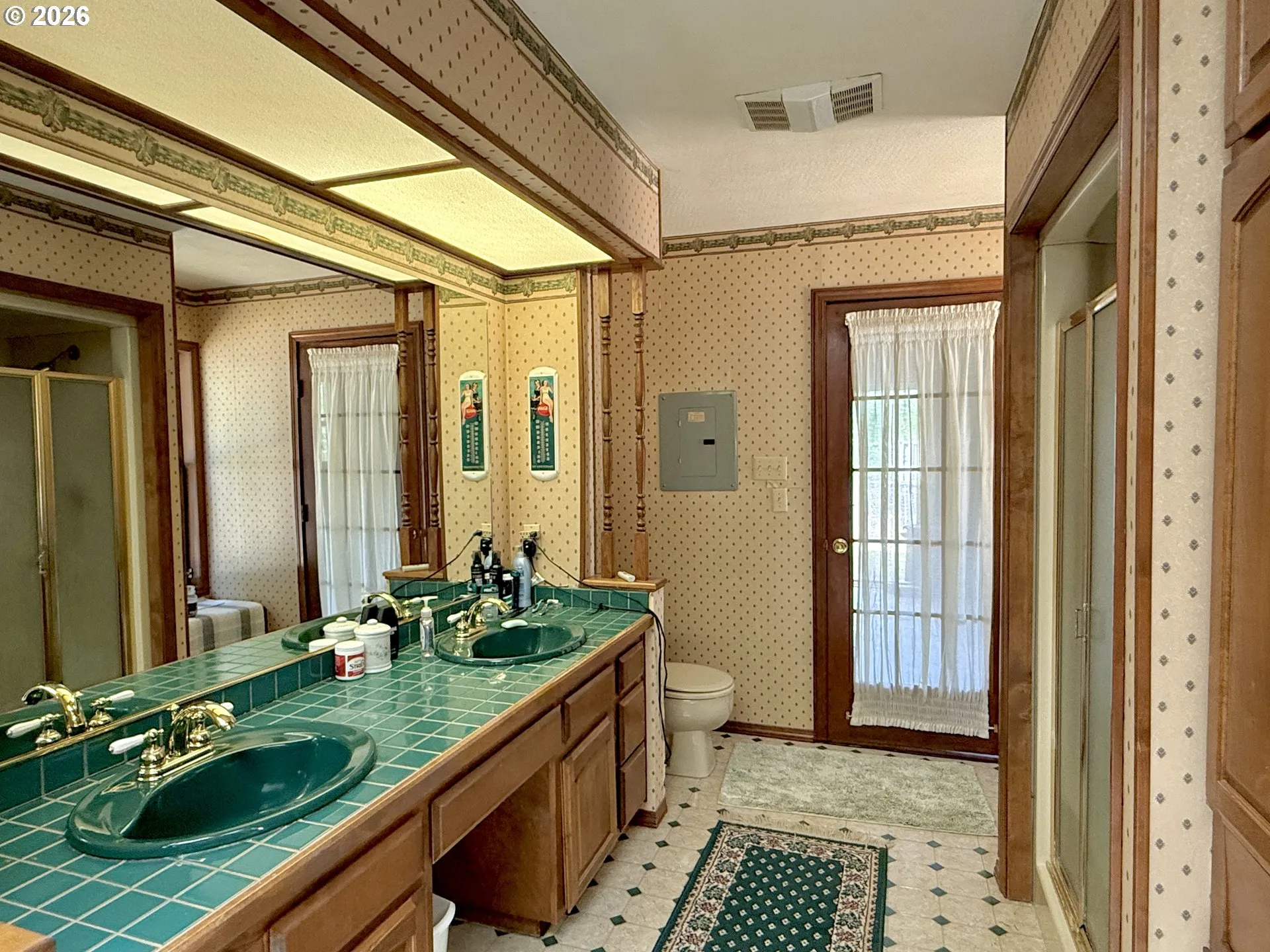 Bathroom, Attached-Double Sinks