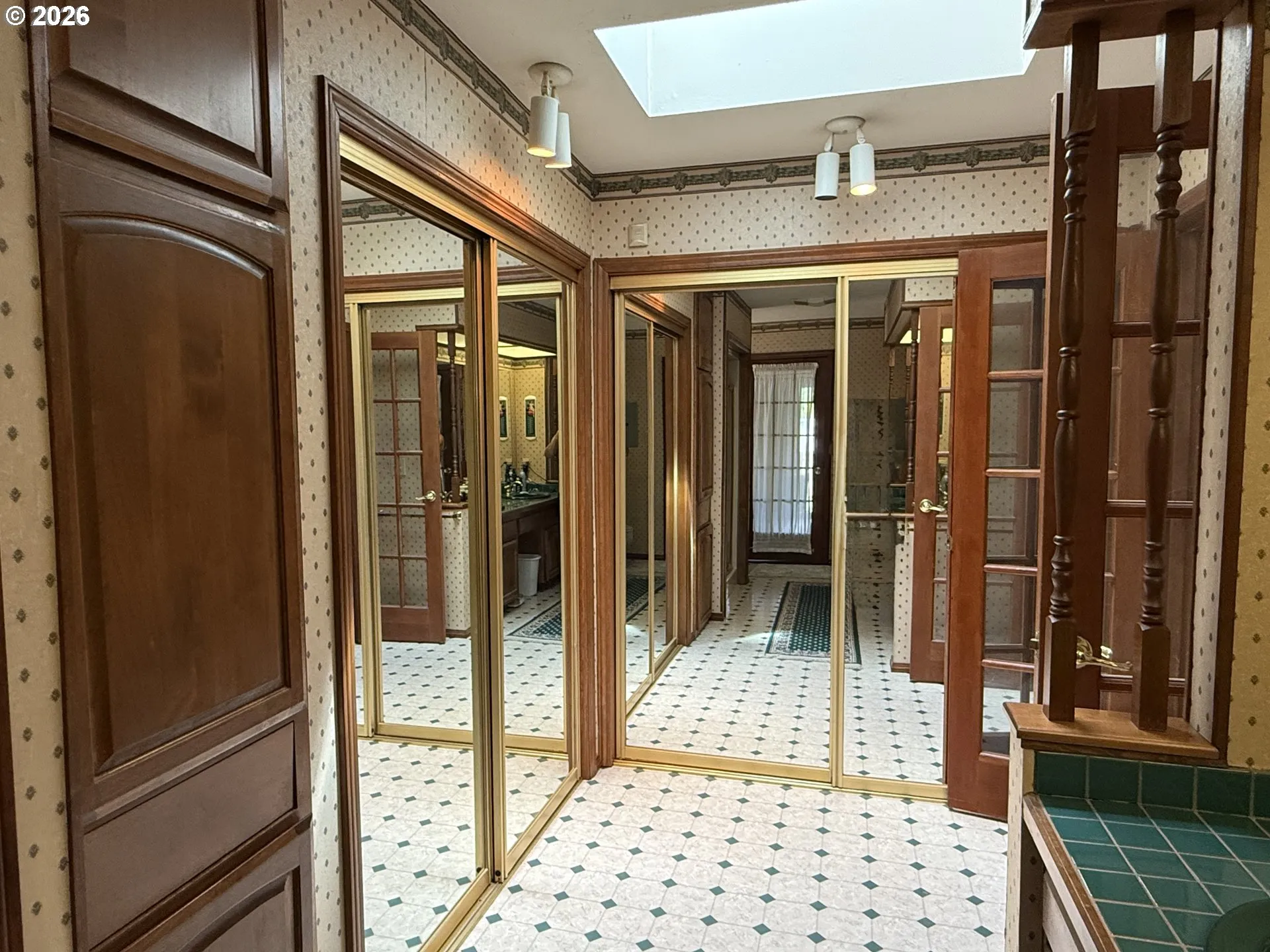 Bedroom, Primary