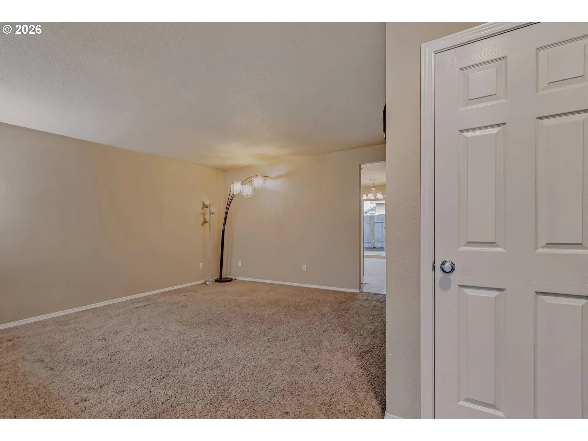 Living Room/Entrance