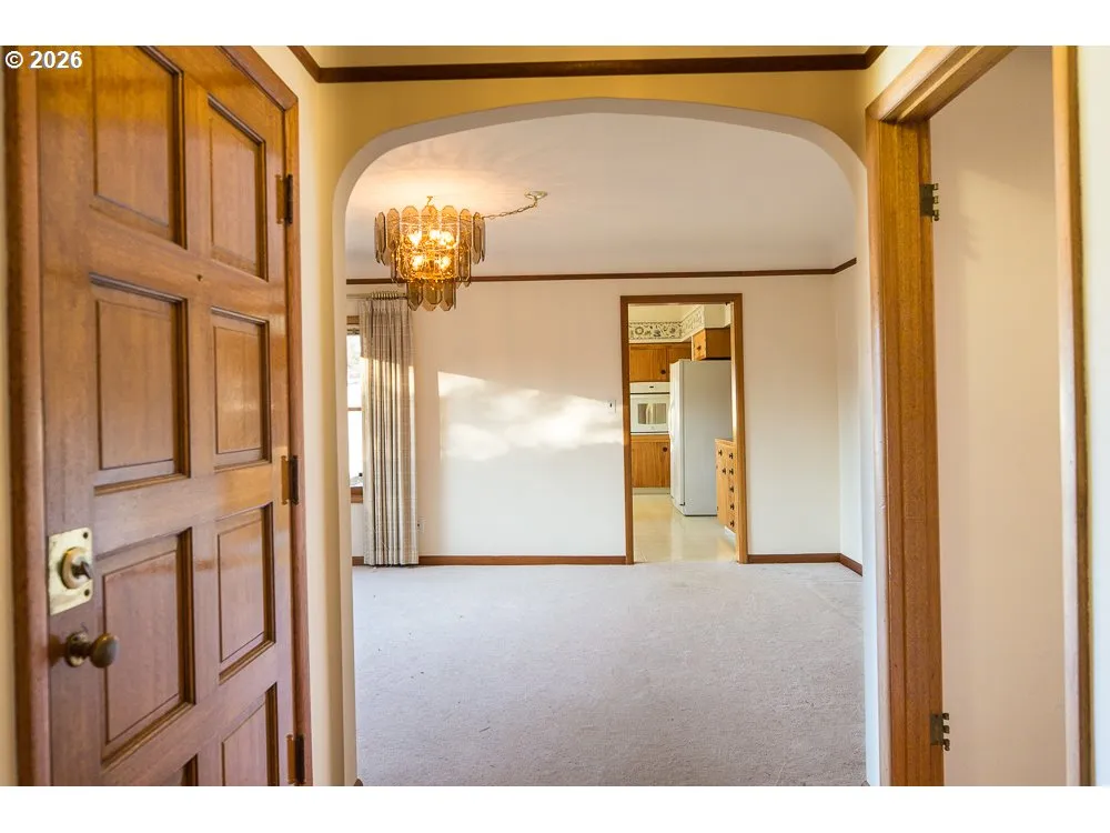 Living Room/Entrance