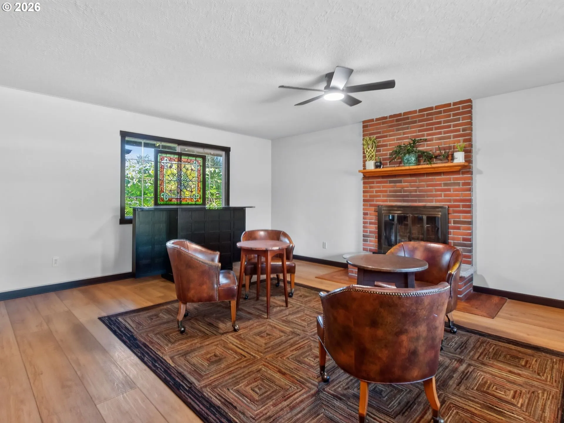 Living Room-Fireplace