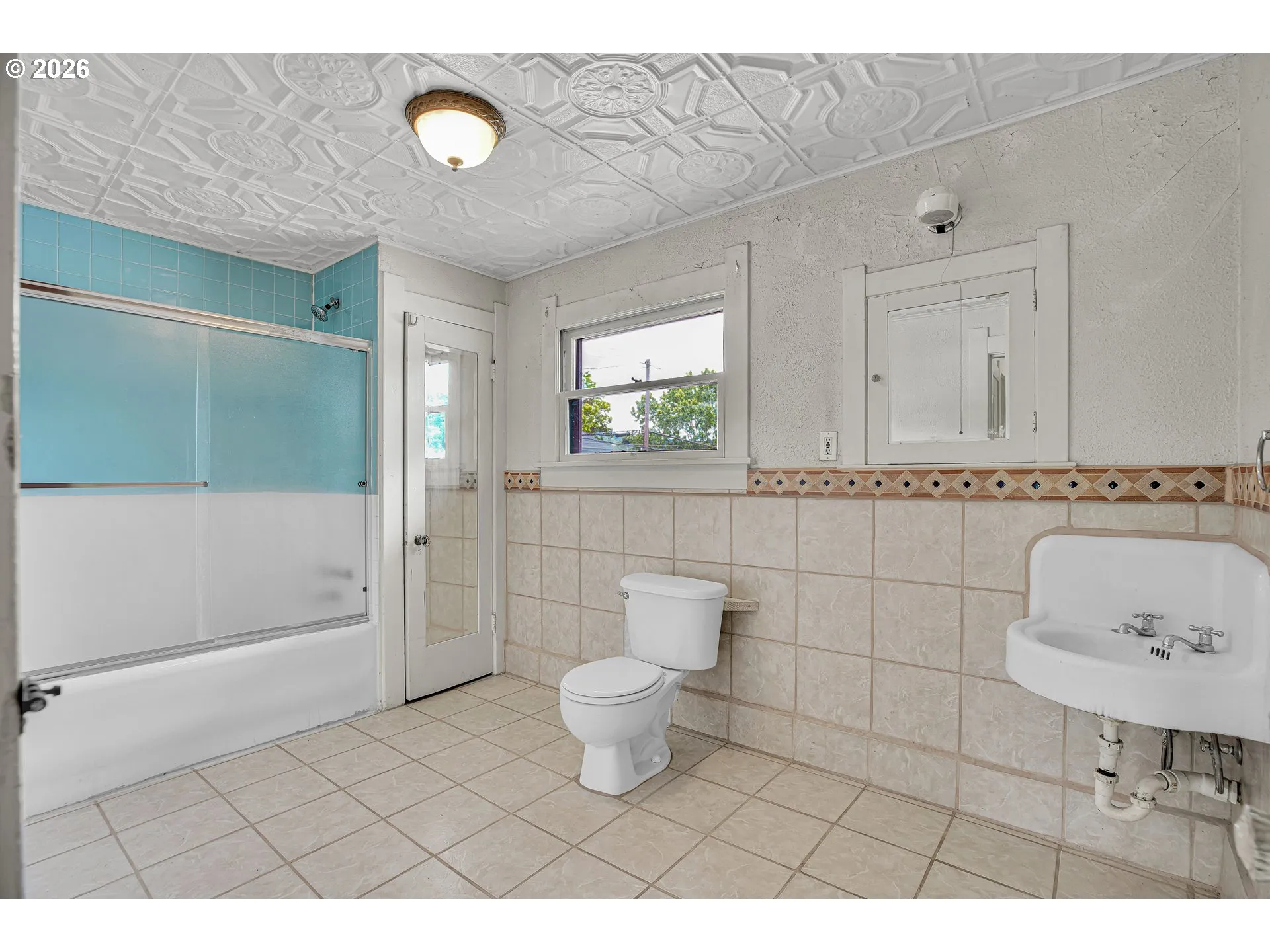 Bathroom-Upper