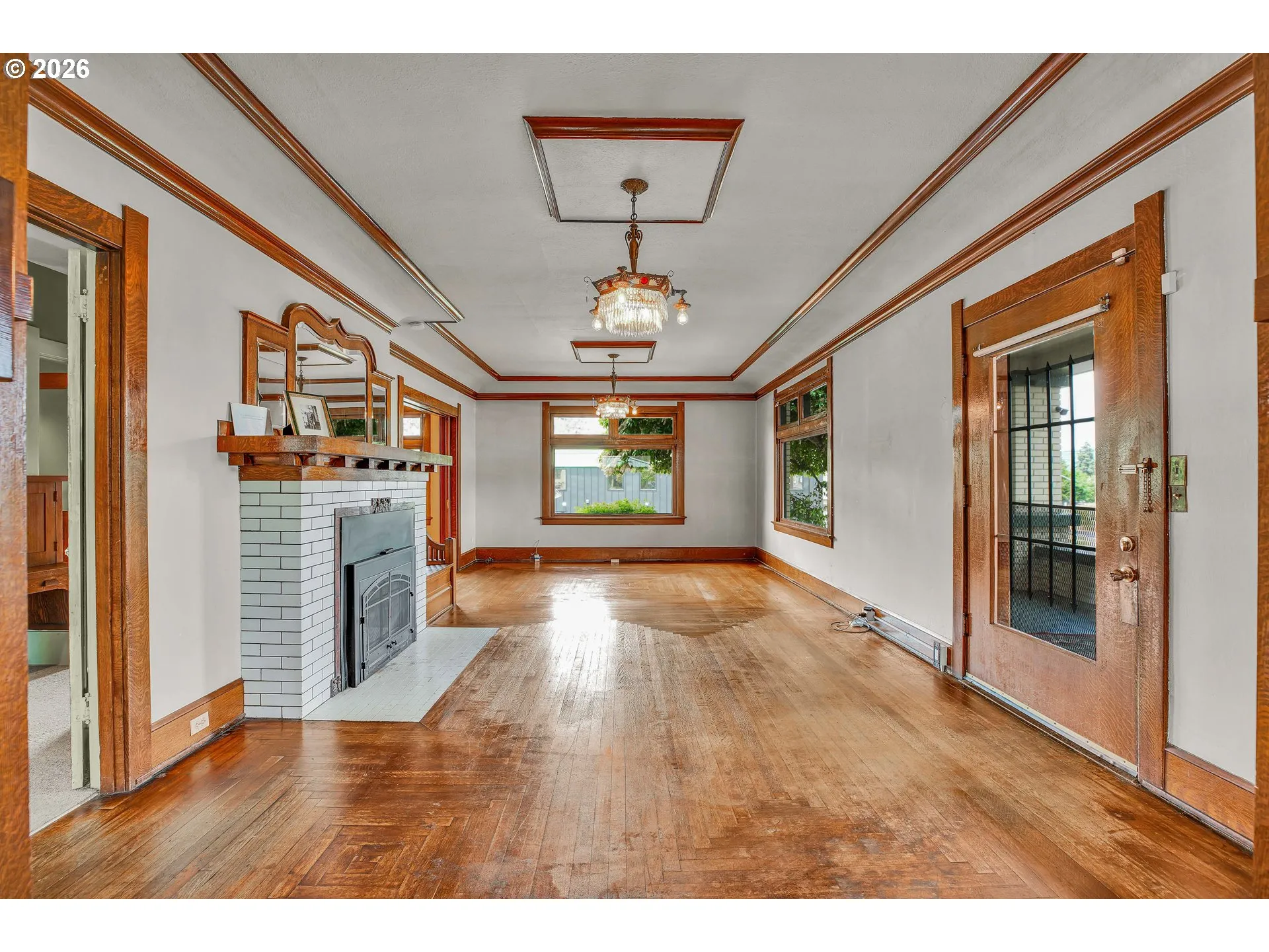 Living Room/Entrance
