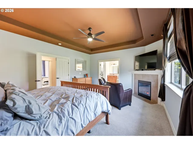 Bedroom, Primary