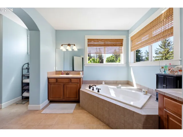Bathroom, Attached-Garden Tub