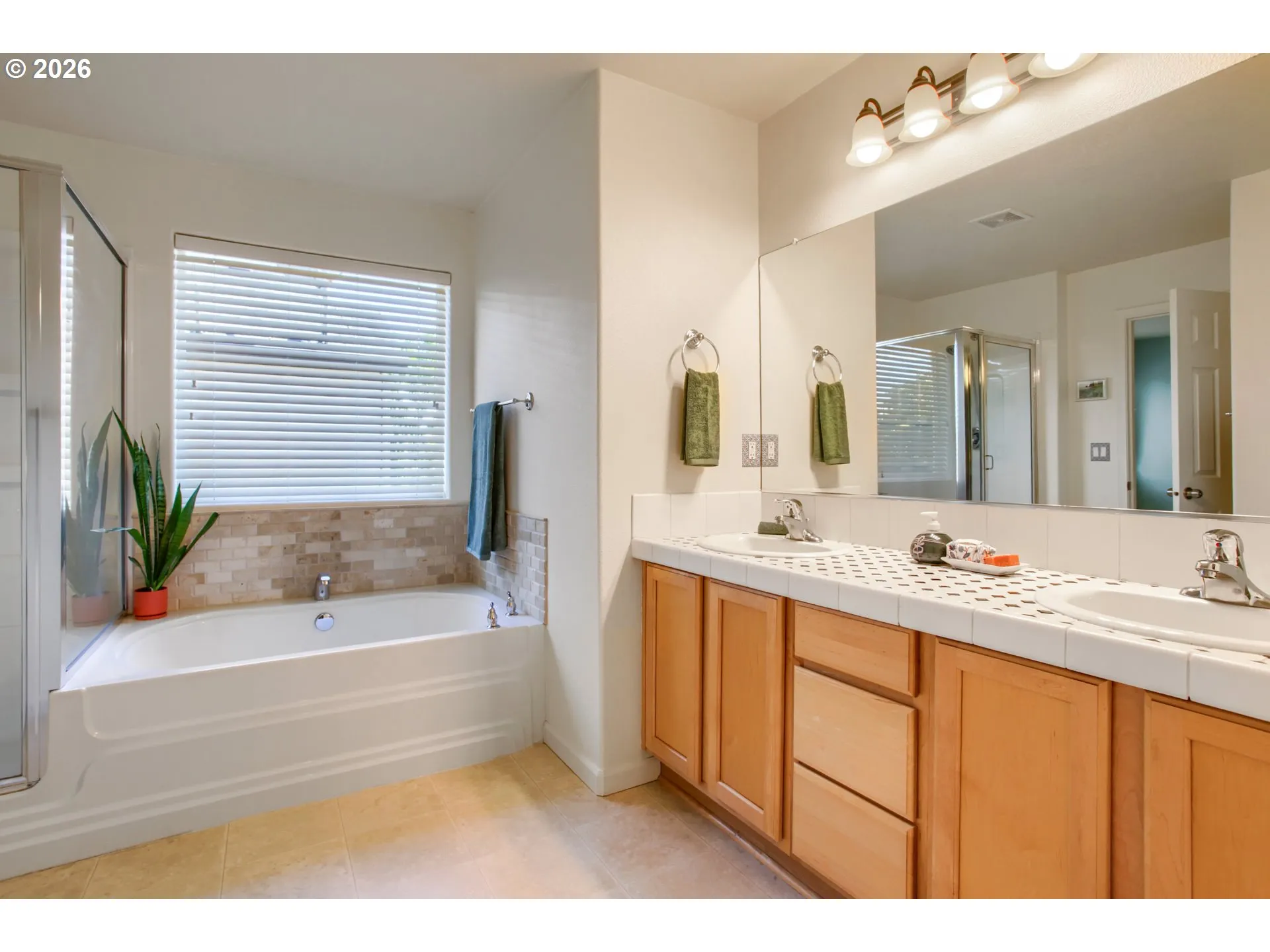 Bathroom, Attached-Garden Tub