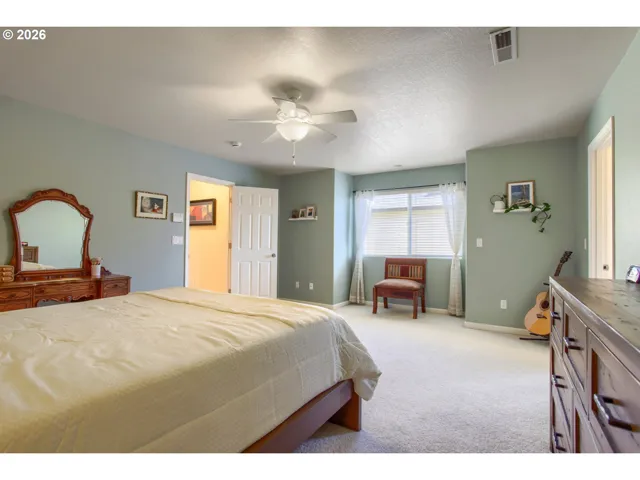 Bedroom, Primary