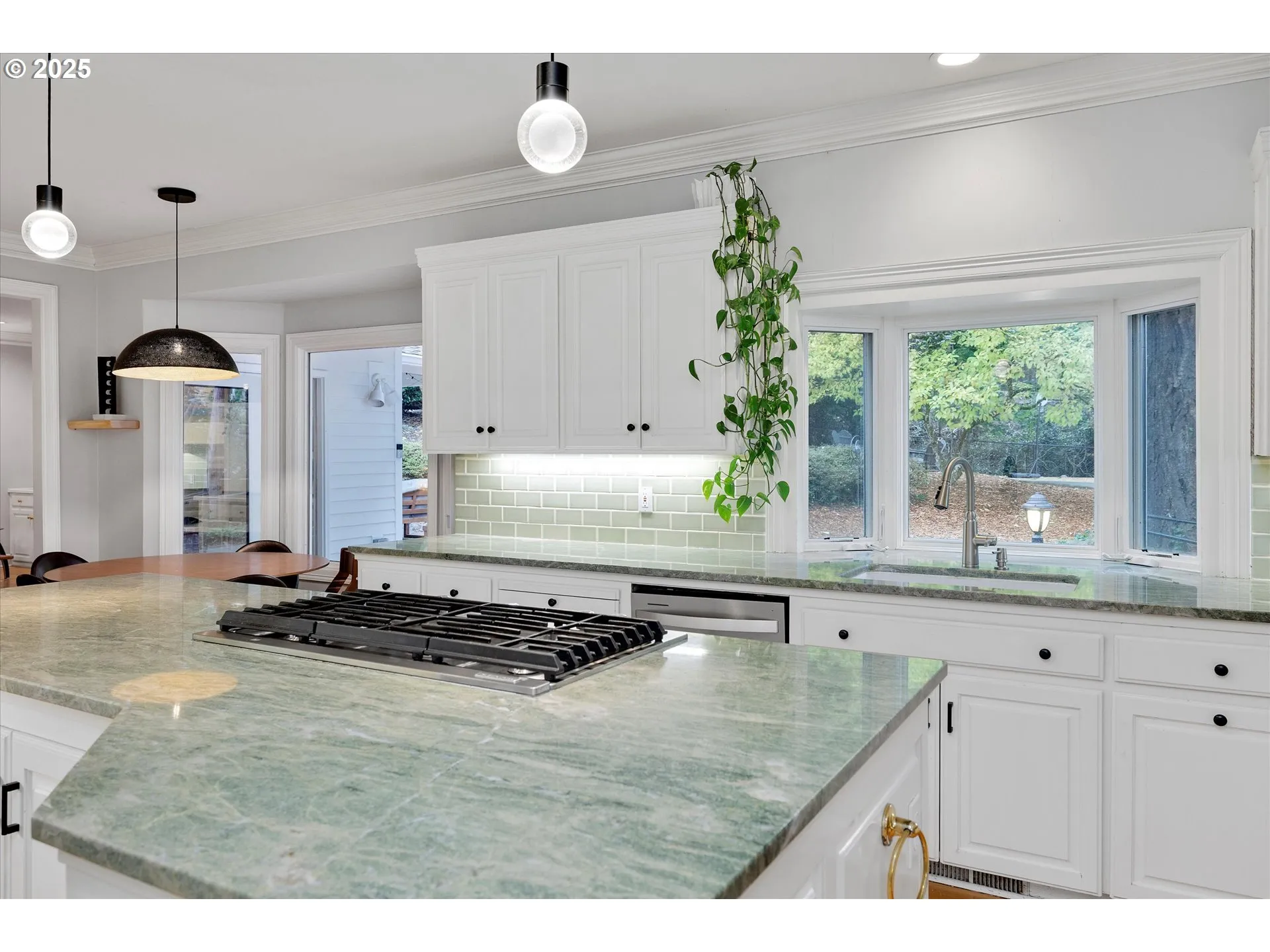 Kitchen-Cooking Island