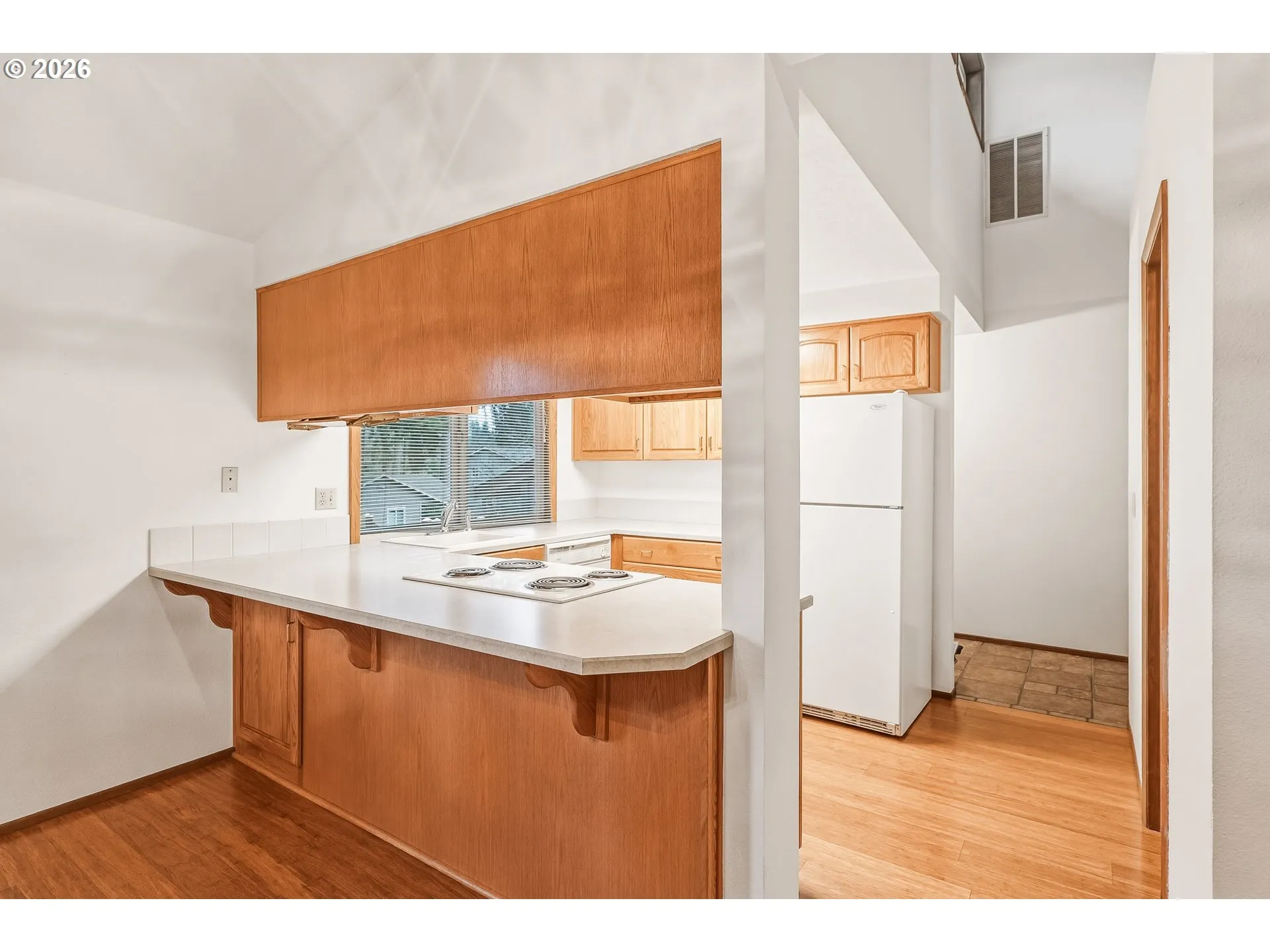 Kitchen-Breakfast Bar