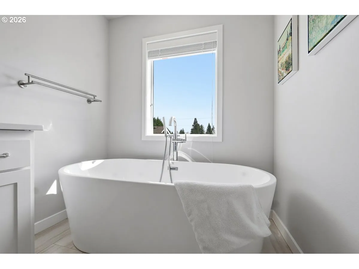 Bathroom, Attached-Garden Tub