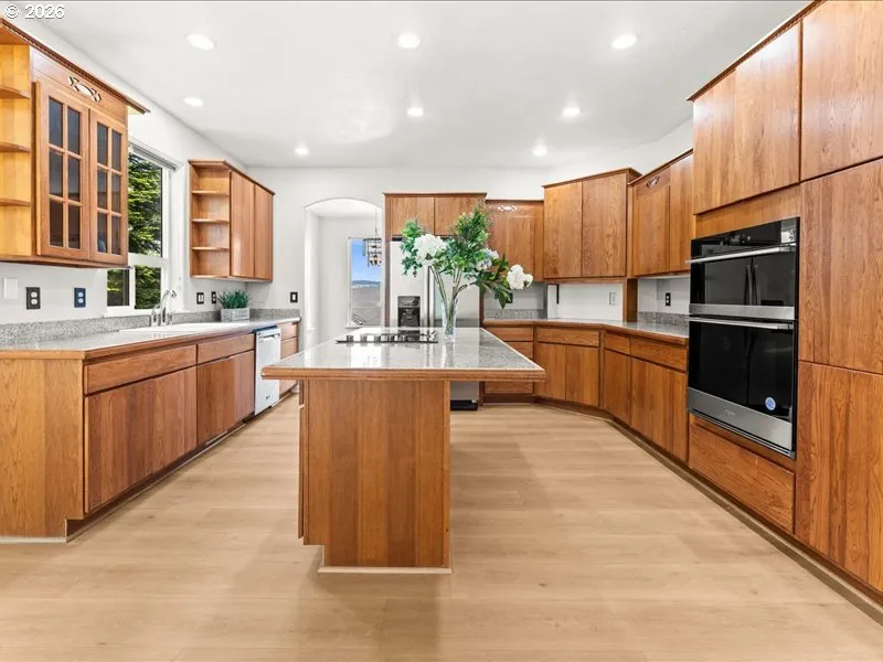 Kitchen/Nook-Island