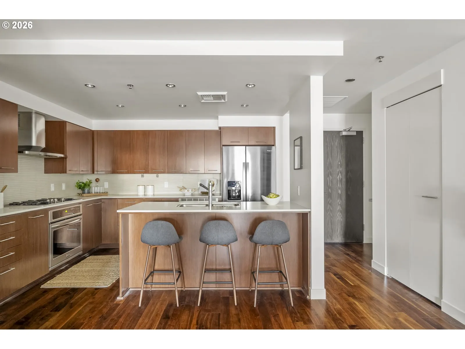 Kitchen-Breakfast Bar