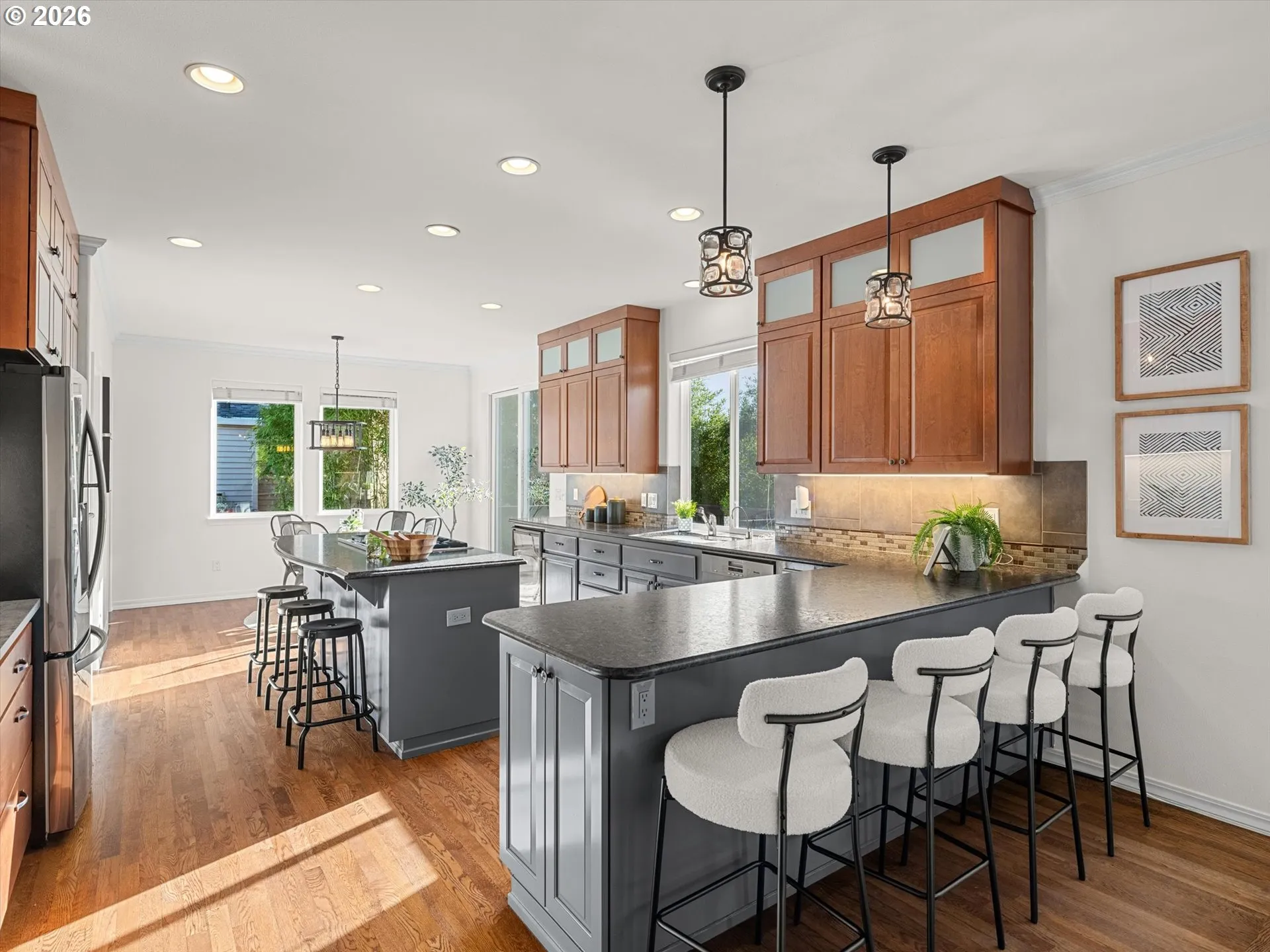 Kitchen-Breakfast Bar