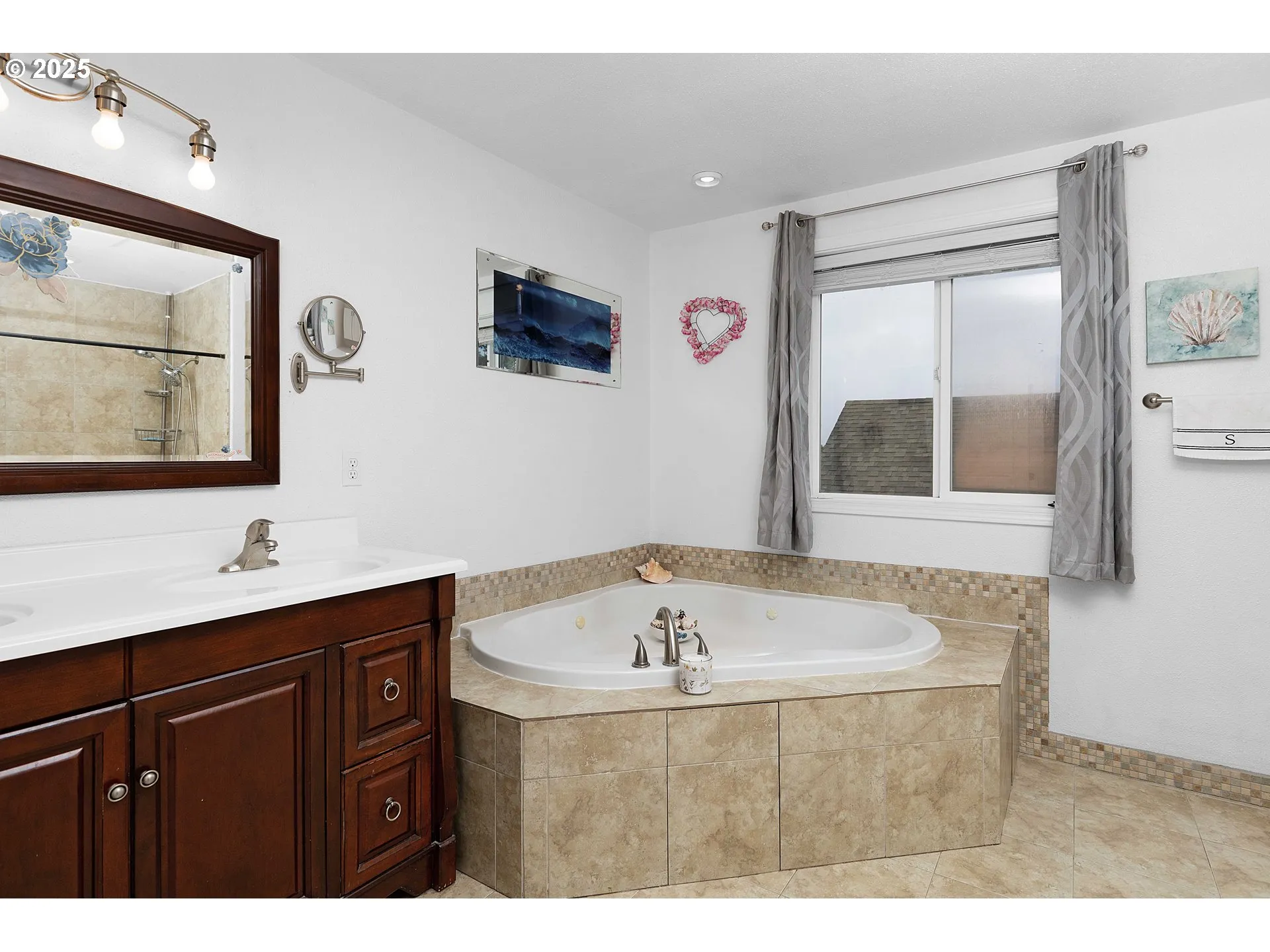 Owner's Suite Bathroom-Garden Tub
