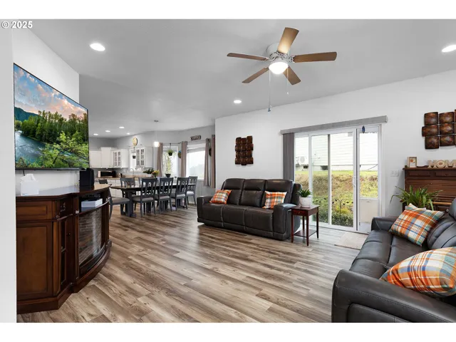 Living Room/Dining Room-Ceiling Fan