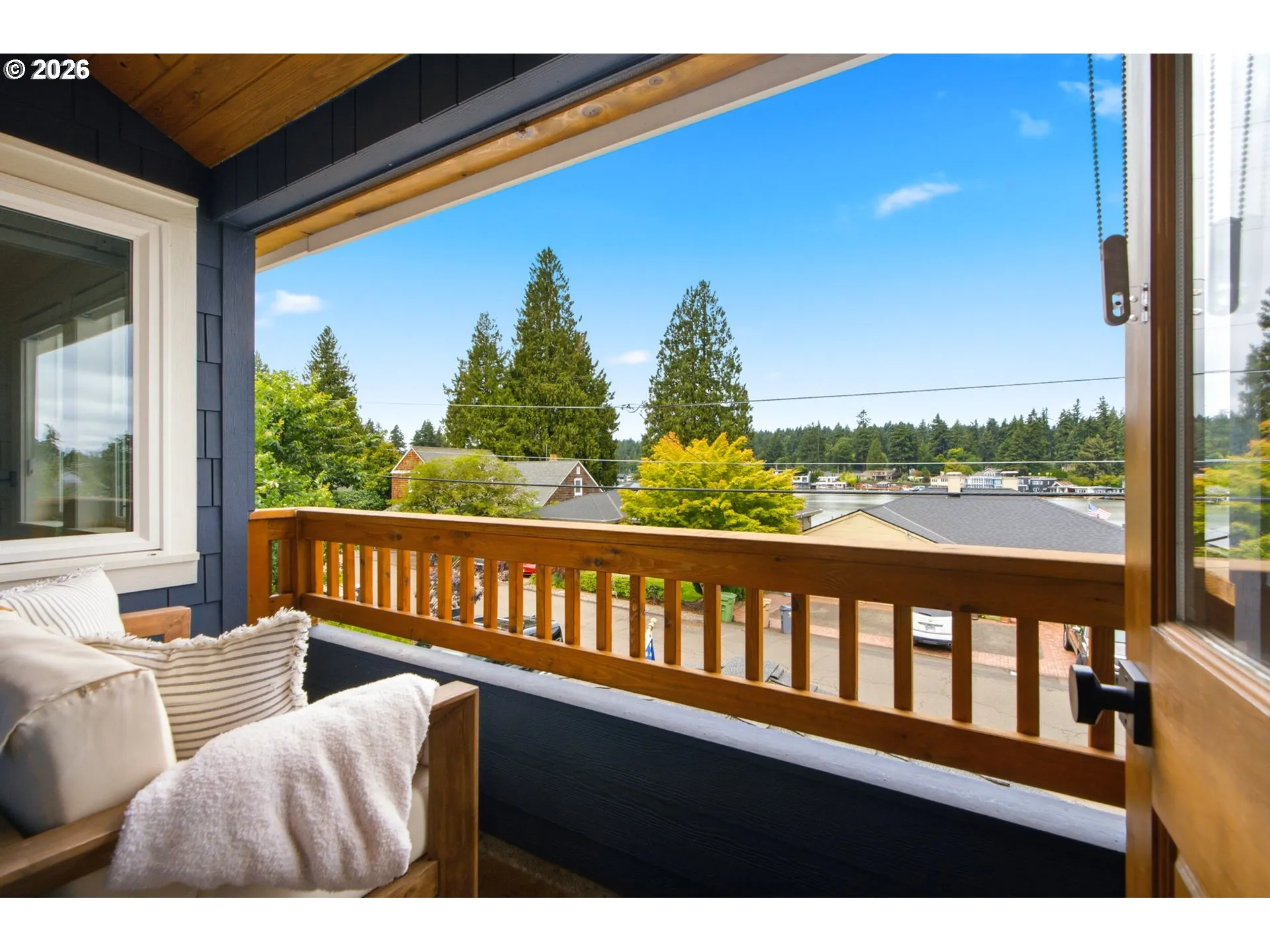 Balcony-Covered
