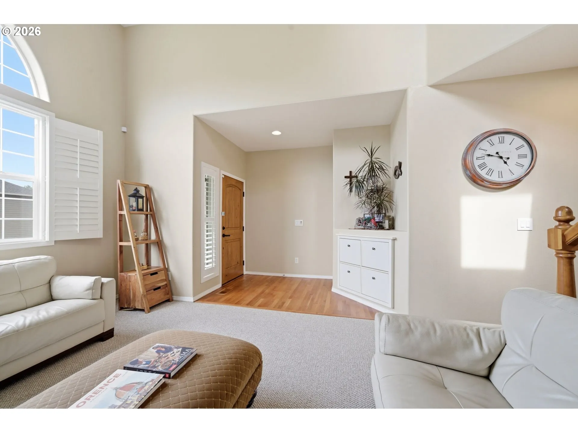 Living Room/Entrance