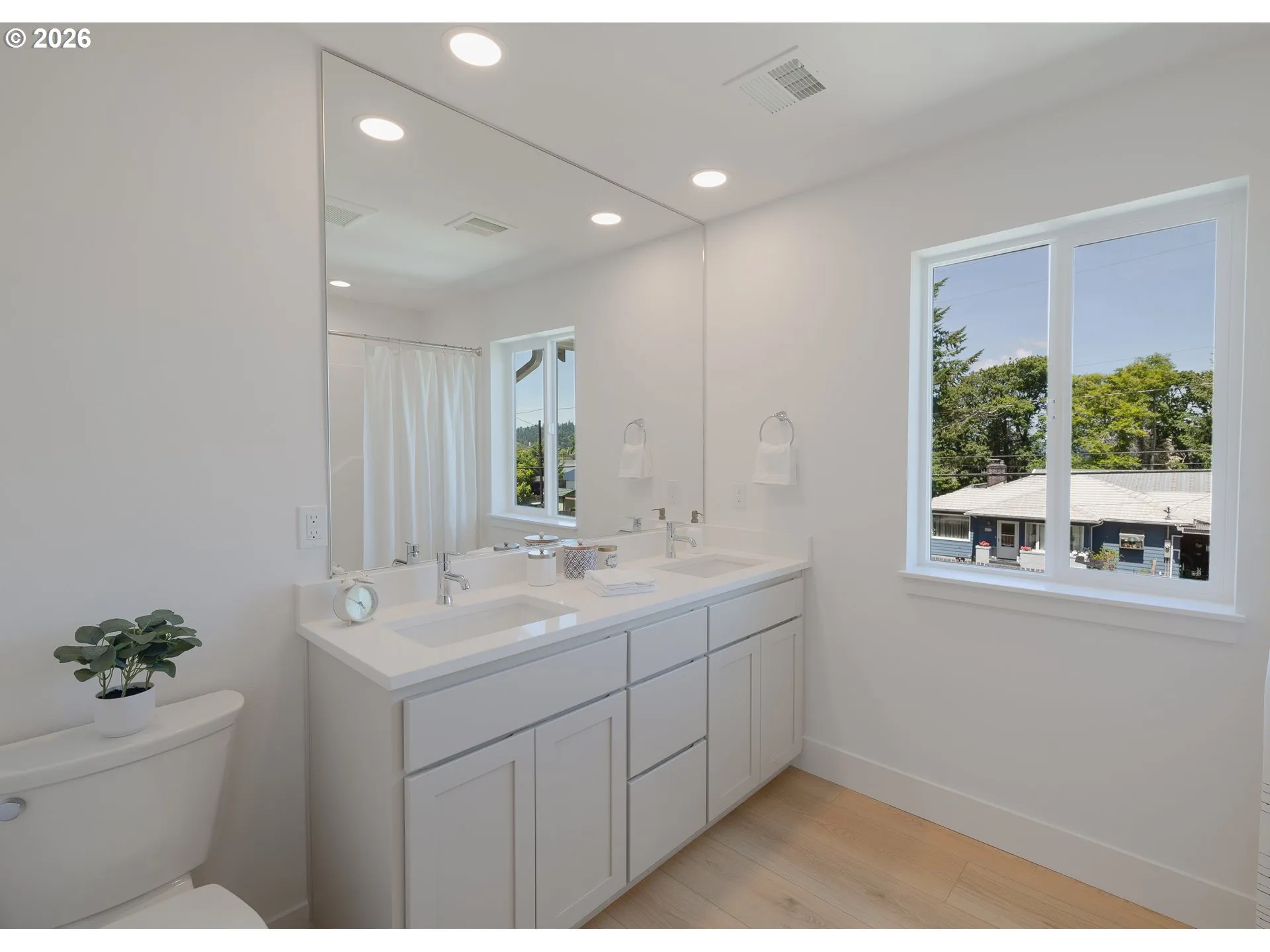 Bathroom, Attached