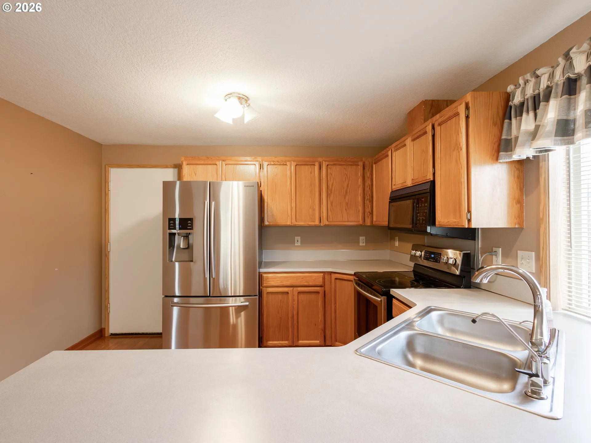 Kitchen-Breakfast Bar