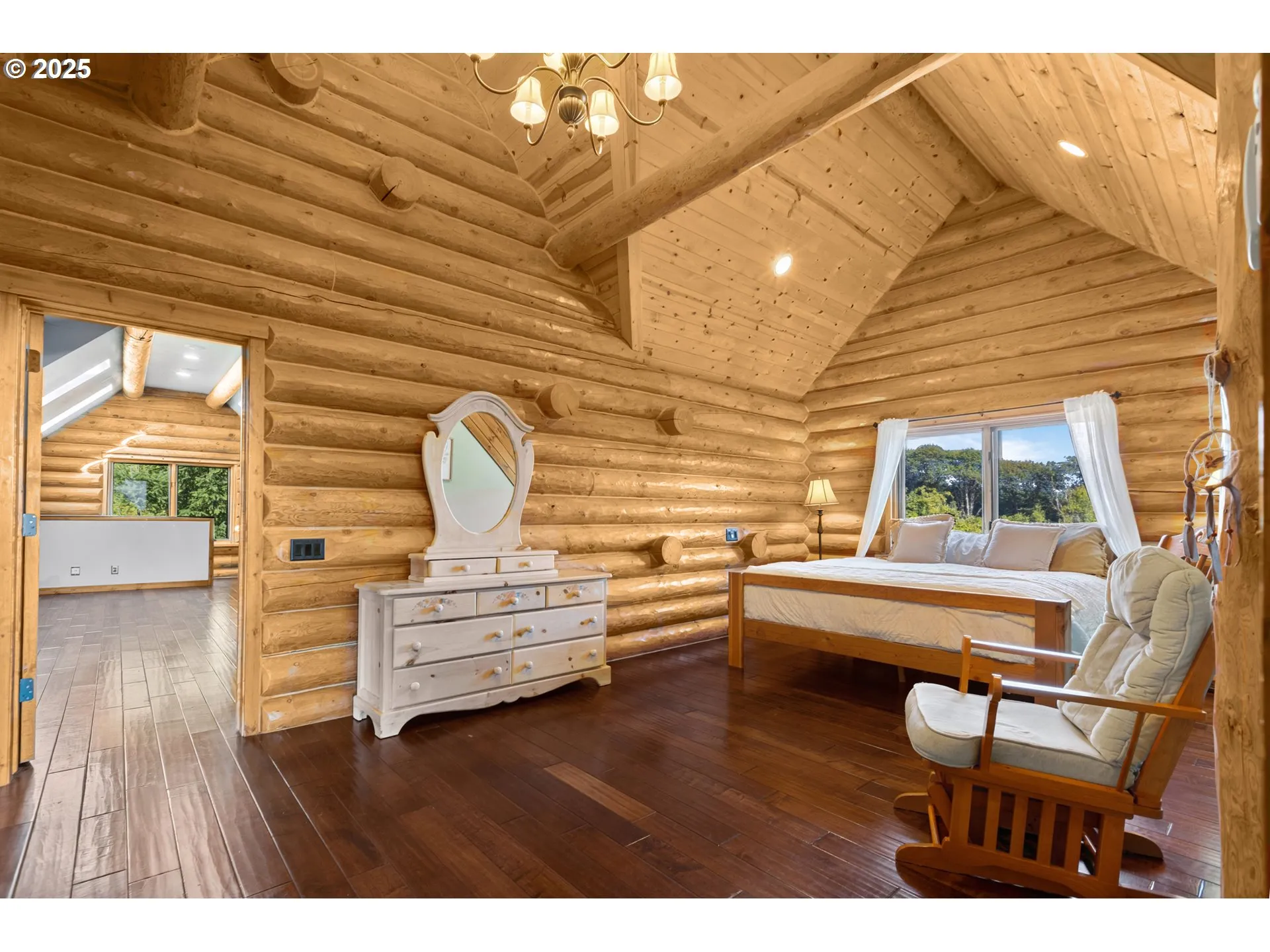 Bedroom, Owner's Suite-Upper