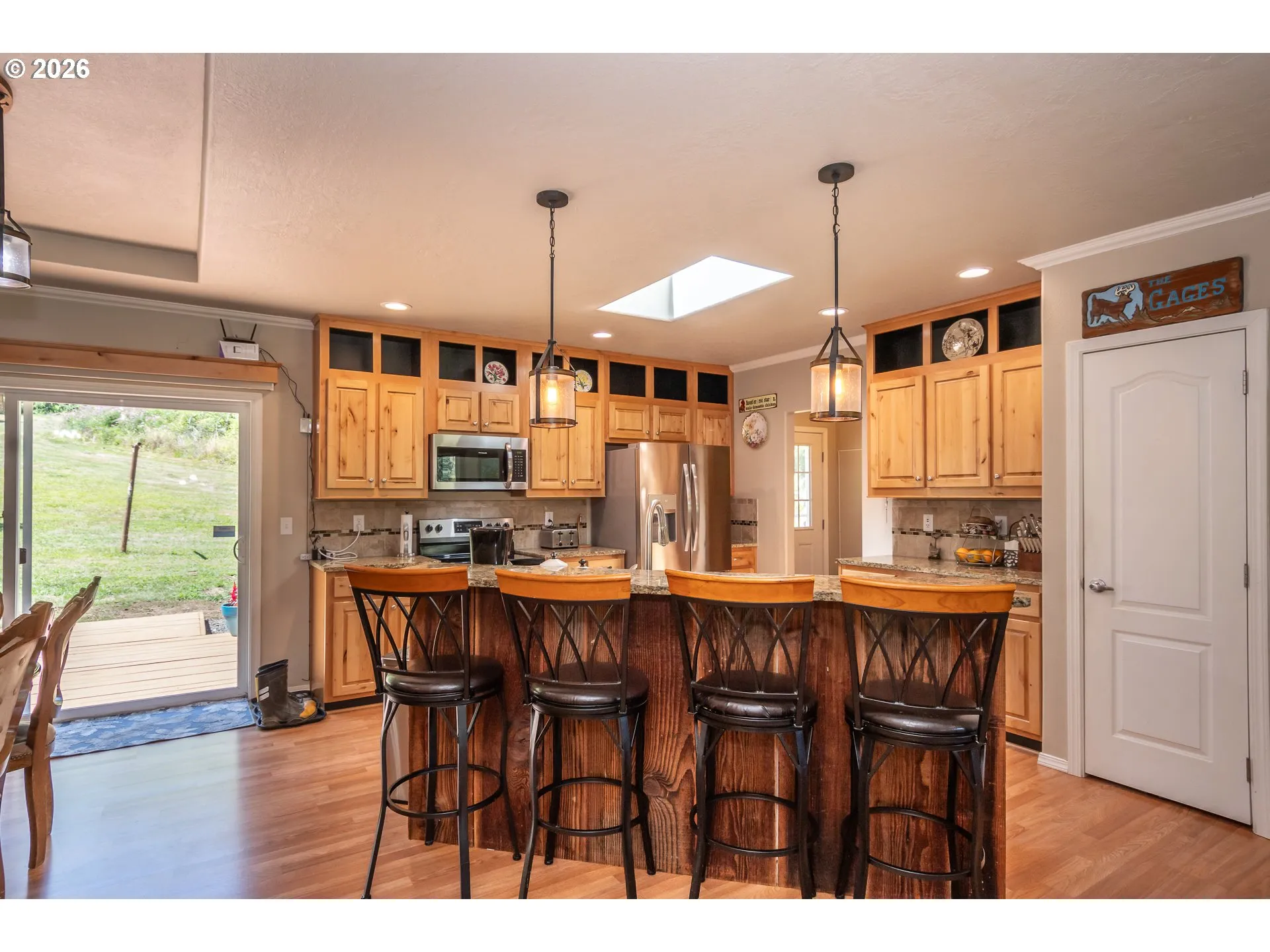Kitchen-Breakfast Bar