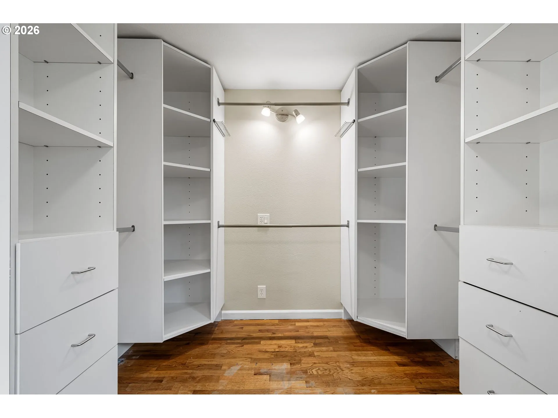 Bedroom, Owner's Suite-Walk-In Closet
