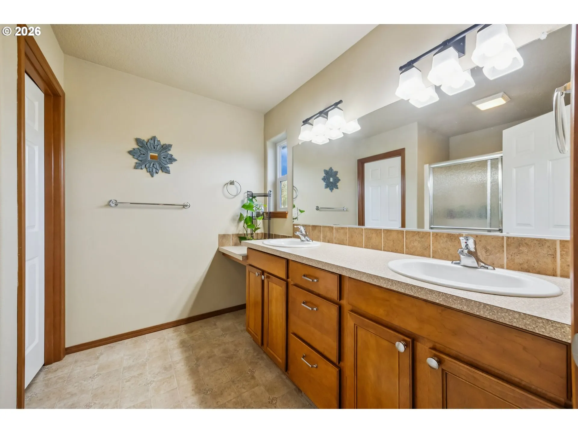 Bathroom, Attached-Double Sinks