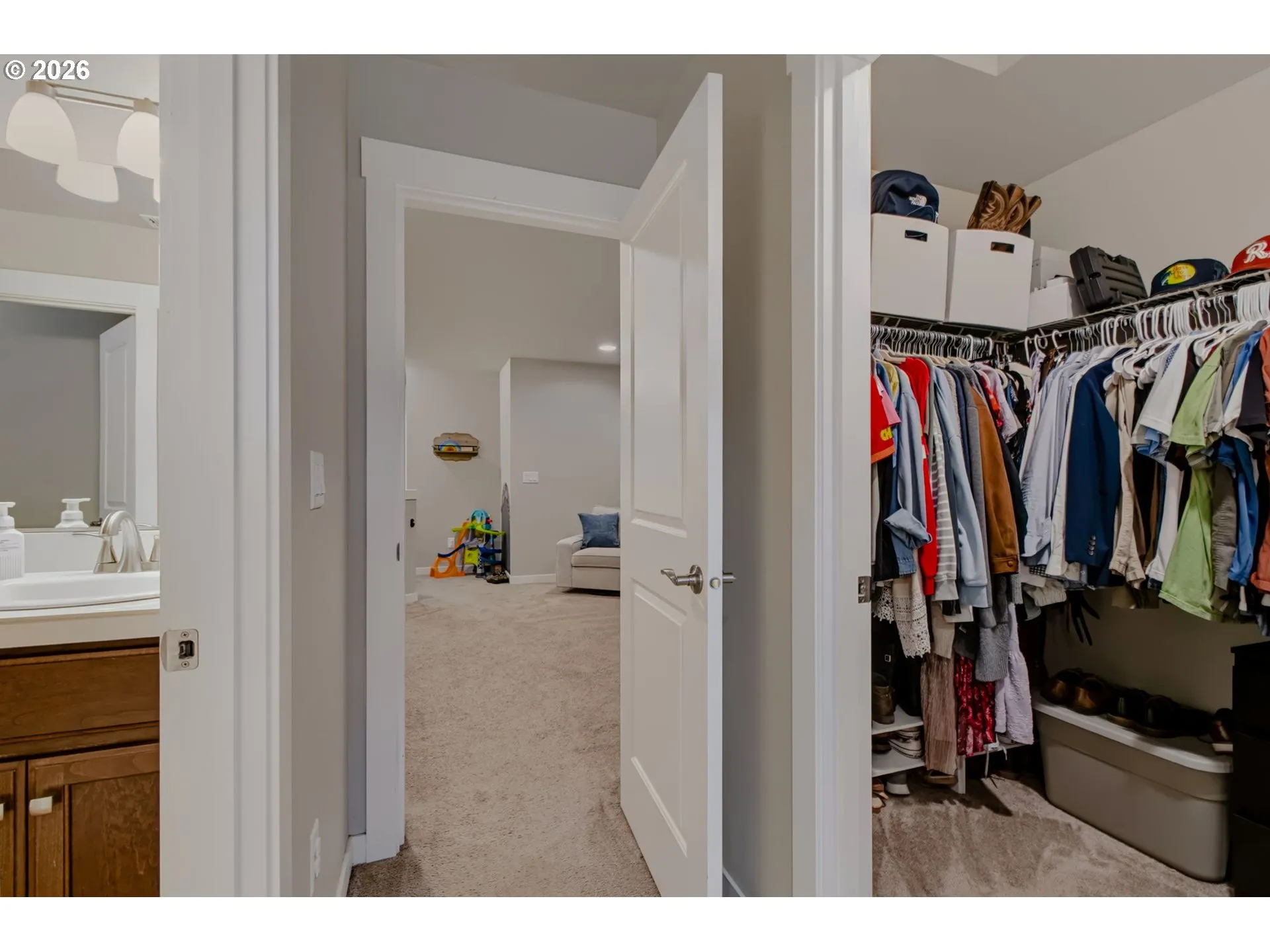 Bathroom, Attached-Walk-In Closet