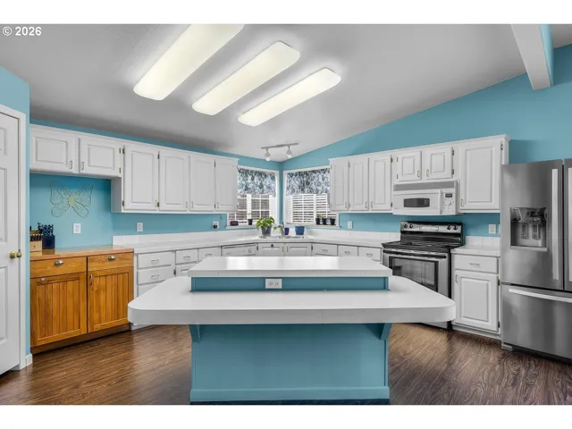 Kitchen/Nook-Island