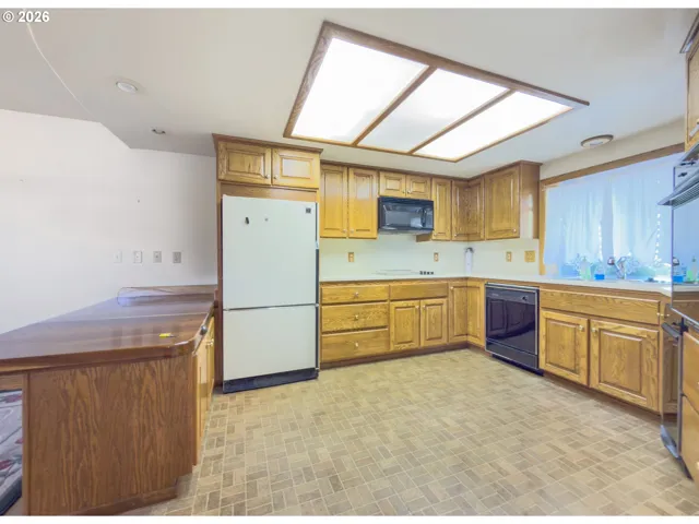 Kitchen-Breakfast Bar