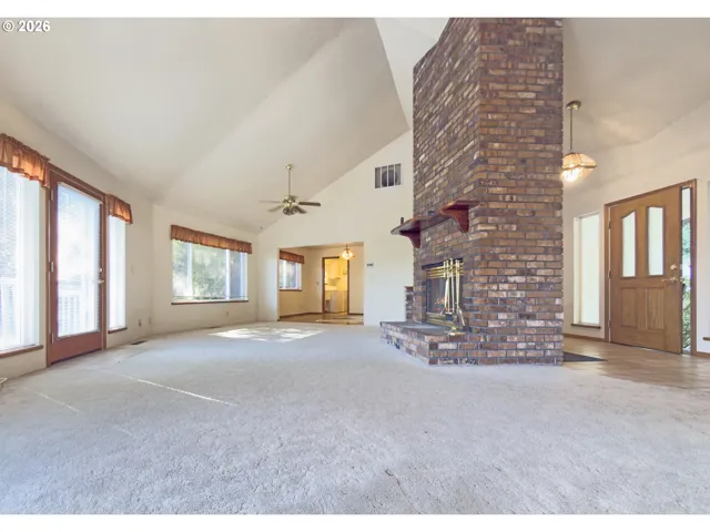 Living Room-Fireplace