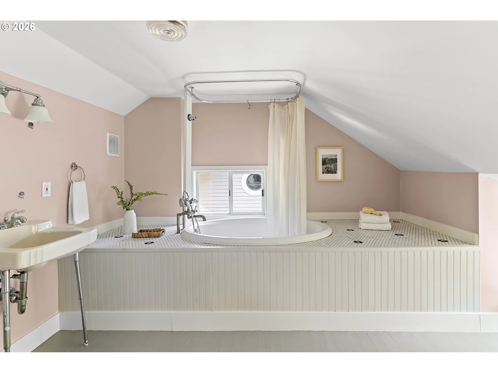 Bathroom, Attached-Upper
