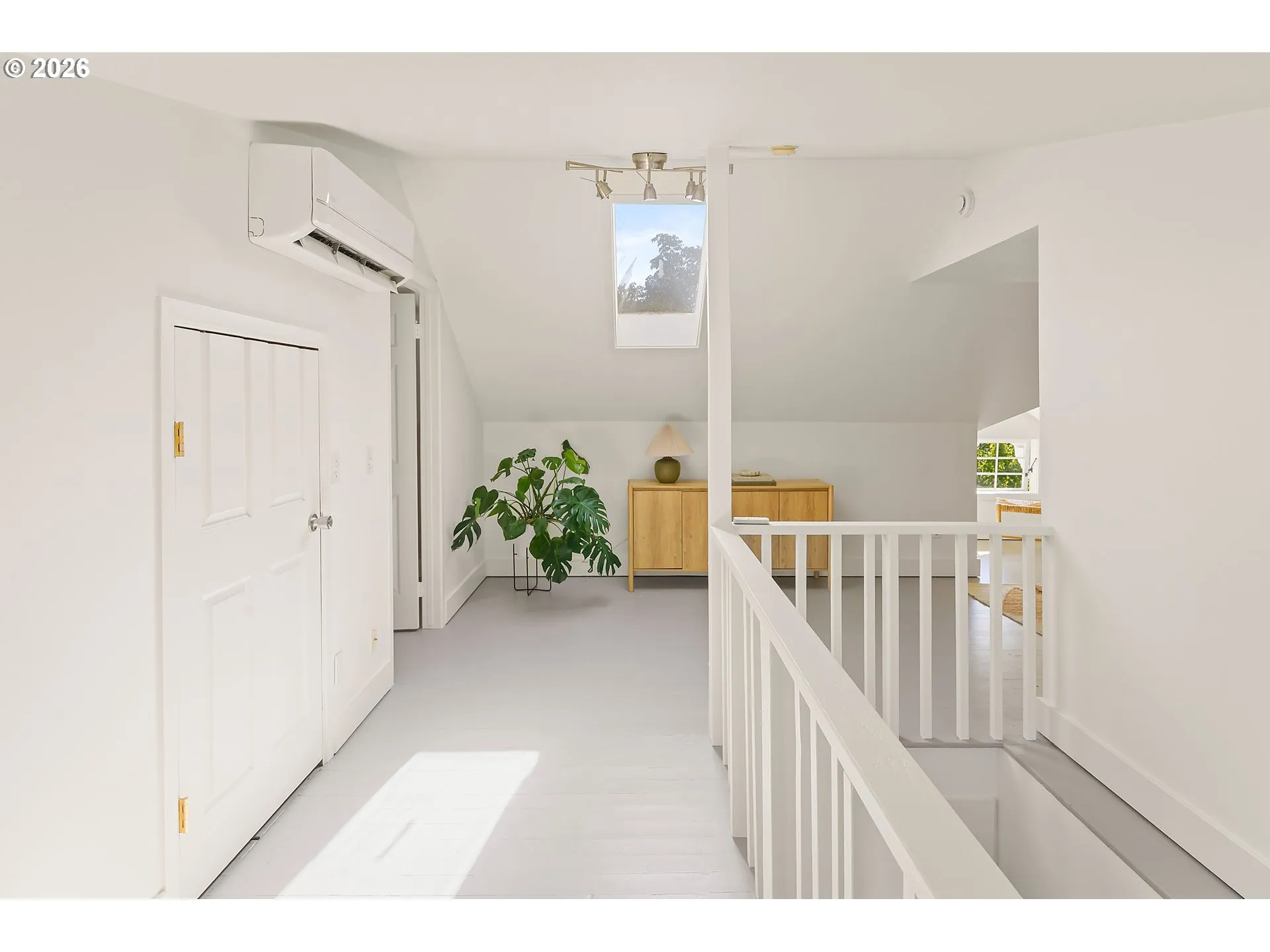 Bedroom, Primary-Skylight