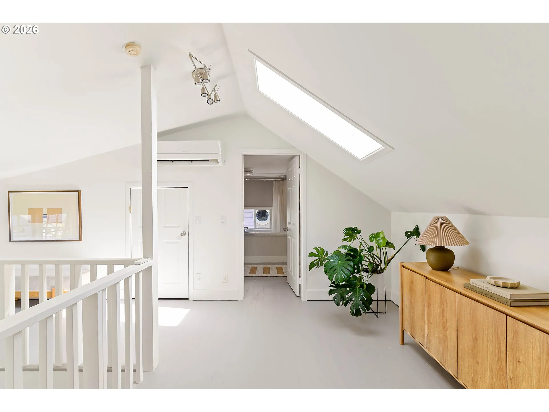 Bedroom, Primary-Upper