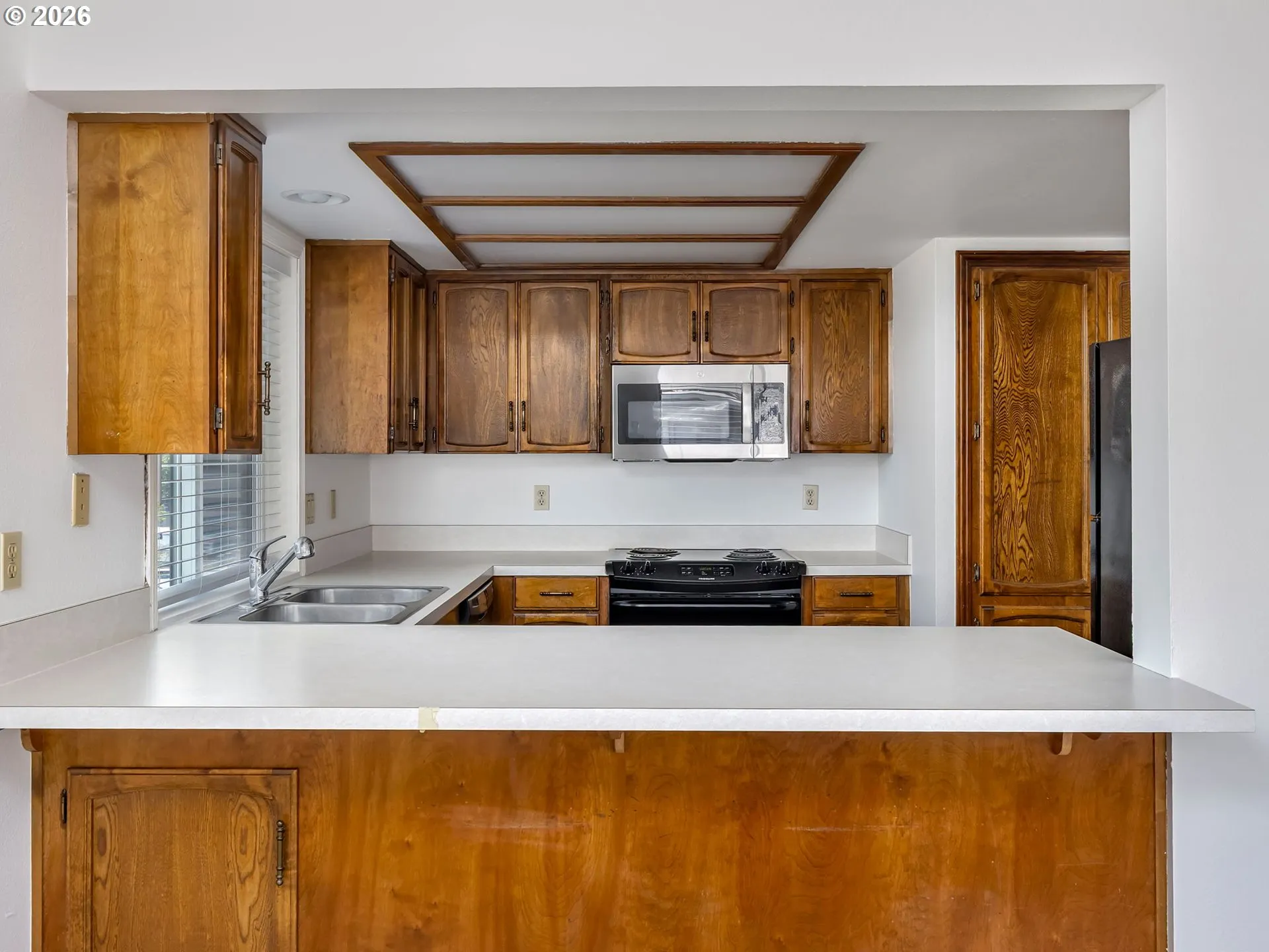 Kitchen-Breakfast Bar