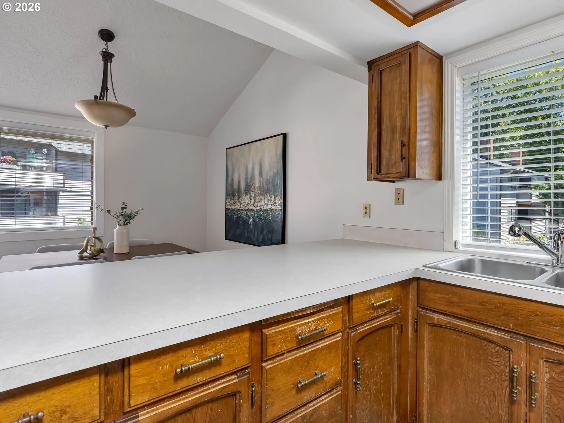 Kitchen-Breakfast Bar